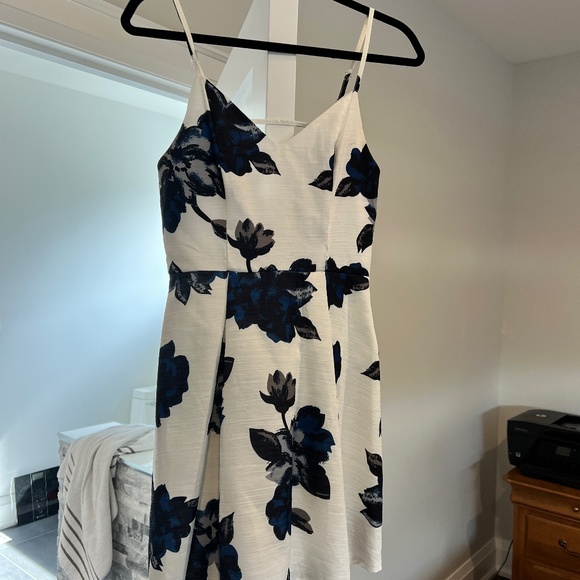 Dress - Picture 1 of 4